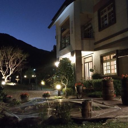Left Bank Bnb Jiaoxi Bagian luar foto