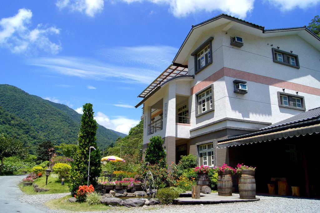 Left Bank Bnb Jiaoxi Bagian luar foto